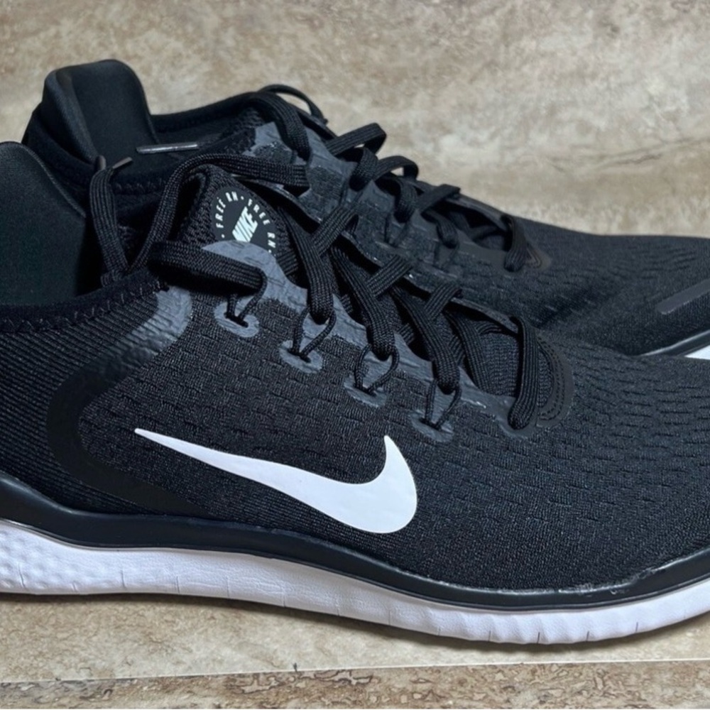 Nike - Picture 2 of 5